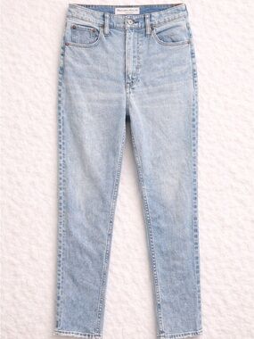 Abercrombie & Fitch Ultra High Rise Ankle Straight Jeans – Light Wash
